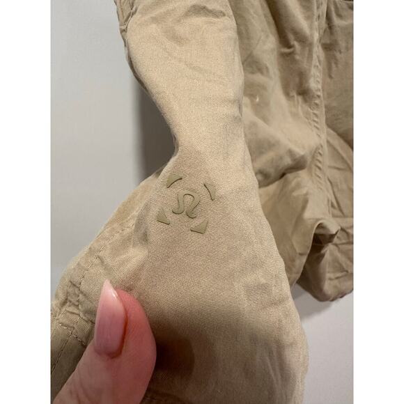 Lululemon Elastic Waist Khaki Shorts Size XS - Picture 4 of 6
